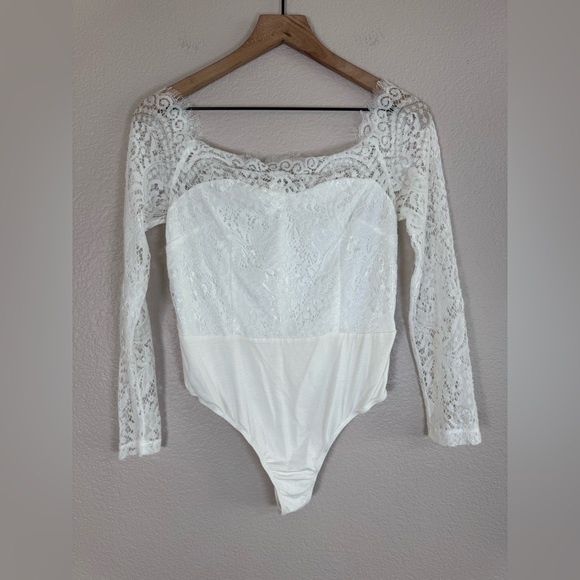 Revolve x Superdown Rivka Lace Off The Shoulder Bodysuit size Medium $68 - Picture 6 of 16